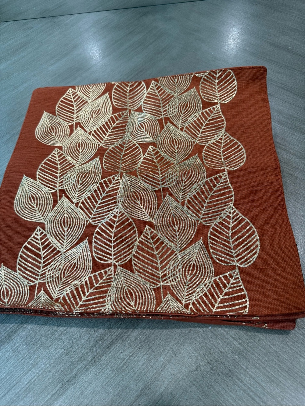 Nicole Miller Gold Leaf Collection Place Mats Lot 
 Of 4 16X16 inches  Rust Jute
